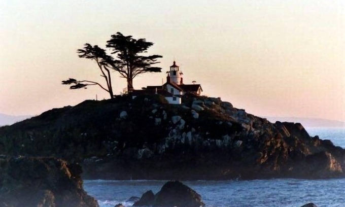Crescent City House | Lighthouse View Beach Cottage-Great Ocean Views- the Redwoods are a short drive