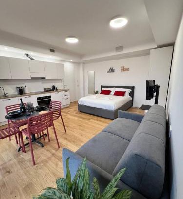 Ferrara Apartment | LikeHome PortaReno Monolocale Exclusive - 4 pxs