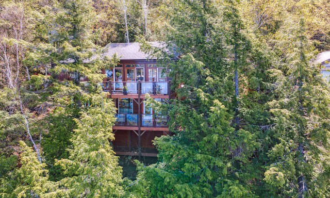 Lake of Bays Cottage | Lily’s Lake House - Luxury Cottage Experience