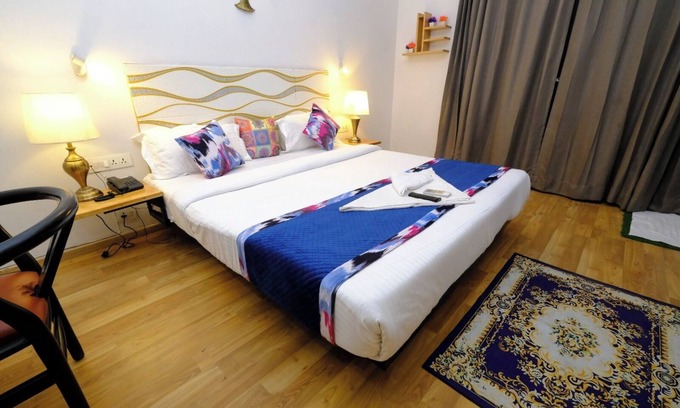 Sector 39 Hotel | Lime Tree Premier Near Medanta Medicity