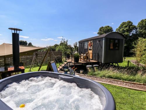 Retford House | Limetree Luxury Glamping Southdown