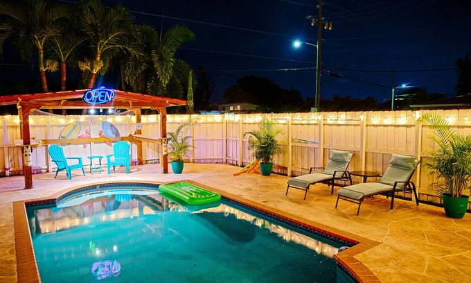 Southwest House | Limited time deal! TIKI HUT + POOL 4 BR Coastal Cottage- Dream Vacation