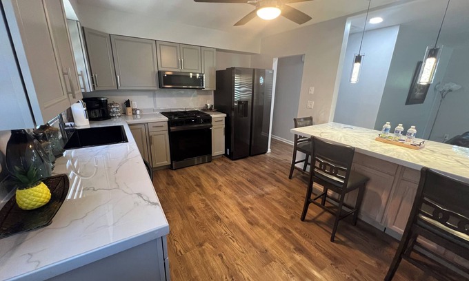 Springdale House | LINCOLN-Cozy 3b/1.5b Home in Cincinnati