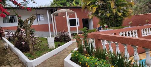 Mairinque House | Linda Chácara com Piscina Churrasqueira e Wi-FI