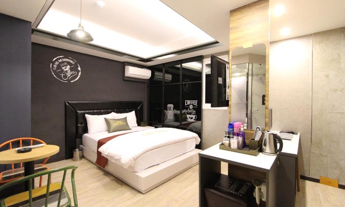 Daehyeon-dong Hotel | Line Motel