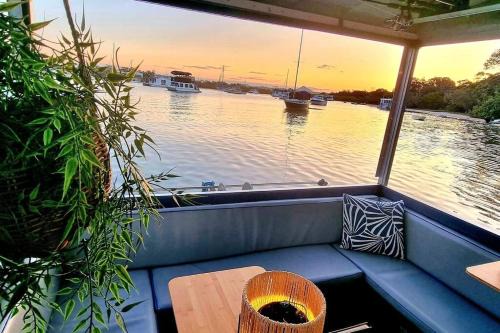 Noosa Heads Apartment | Liquid Spirit Noosaville houseboat " EXPERIENCE MORE "