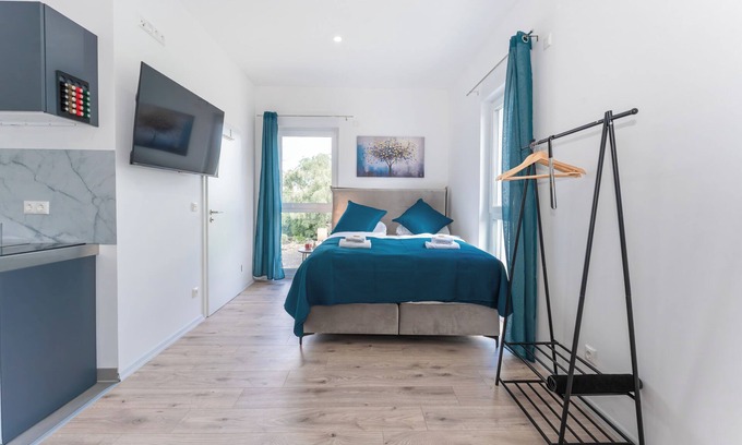Rommelhausen Apartment | Lit Living-Luxury-Box Spring - Parking