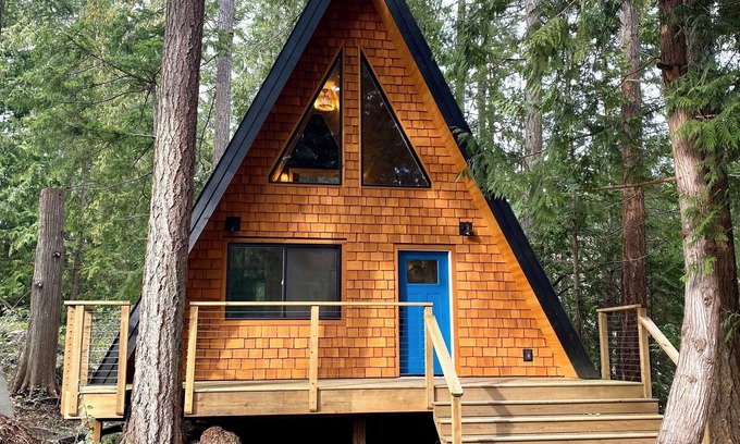 Halfmoon Bay Cabin | Little Anchor A-frame, off-grid & short walk to beach/pier/General Store.
