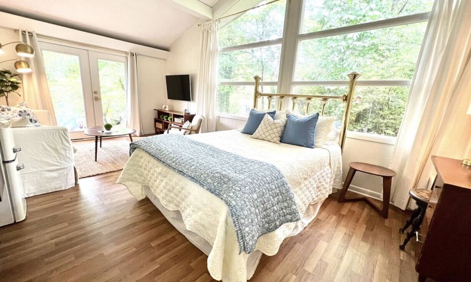 Lupton City House | Little Avalon in North Chattanooga- 5 minutes from downtown!
