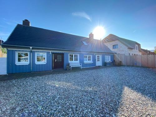 Daenschendorf Apartment | Little Blue Cottage #9