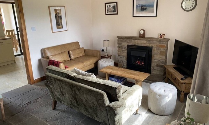 Heath Charnock Cottage | Little Cottage - A Peaceful 3BD Retreat for 5