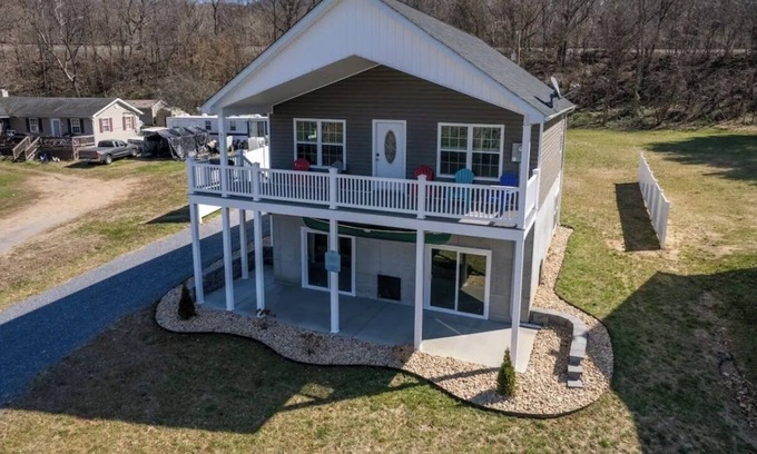 Shenandoah House | Little fish on the Shenandoah River