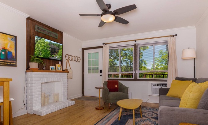 Basye Condo | Little Fox Den - Walk to Lake Laura!