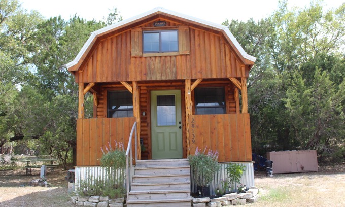 Concan Cottage | Little Frio Cabin - Cozy Log Cabin