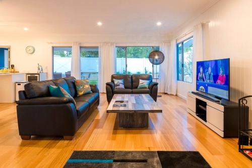 Dunsborough House | Little Hamptons - Beachside Retreat near Town Centre