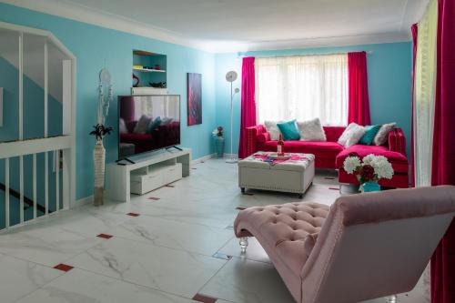 University Heights Villa | Little Paris- In Affluent University HTS