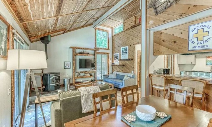 Shaver Lake Condo | Little Ski Lodge | 1/1 condo-pet friendly!