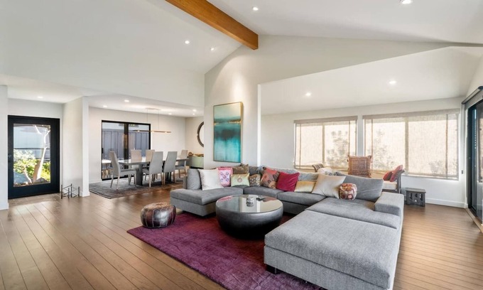 Claremont Hills House | Live in luxury in this meticulously updated 3BR/3BA Claremont Heights mid-century modern home w/AC.