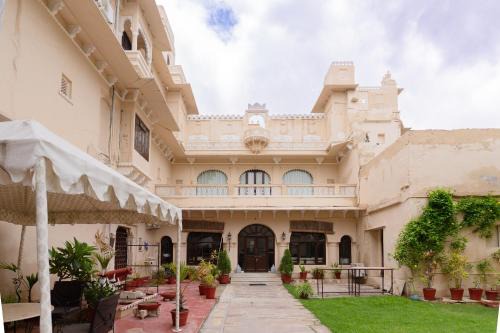 Bhindar House | Live Like Royalty 446-Year-Old Stay 7BR -Homeyhuts