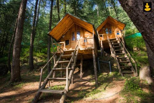 Kotkhai Ski Chalet | LivingStone Ojuven Treehouses