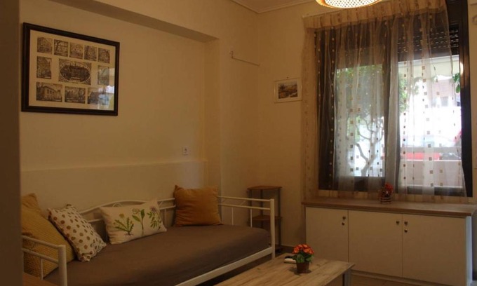 Nikaia-Agios Ioannis Rentis Apartment | Liza's ground floor apartment