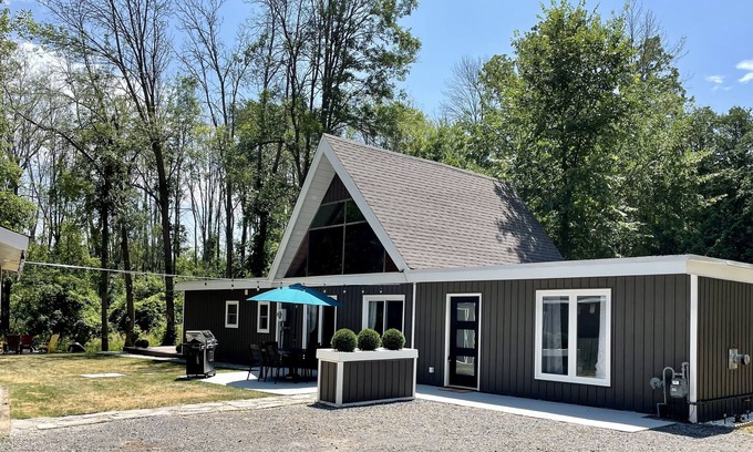 North Port Cottage | Llama Llama Cozy Cottage