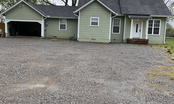 Grenada House | Located 3 miles to Grenada Lake