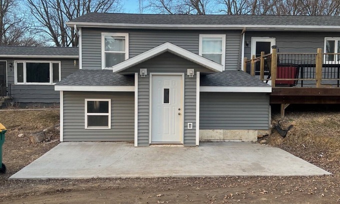 Okoboji House | Located across the road of West Lake Okoboji. 8 beds. Room for parking trailers