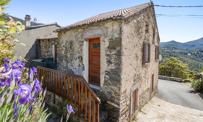 San-Lorenzo House | Located in the hilly landscape of Castagniccia, this vacation home offers its guests pleasant rest a