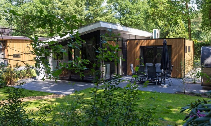 Wekerom House | Located on the edge of the forest with enclosed garden