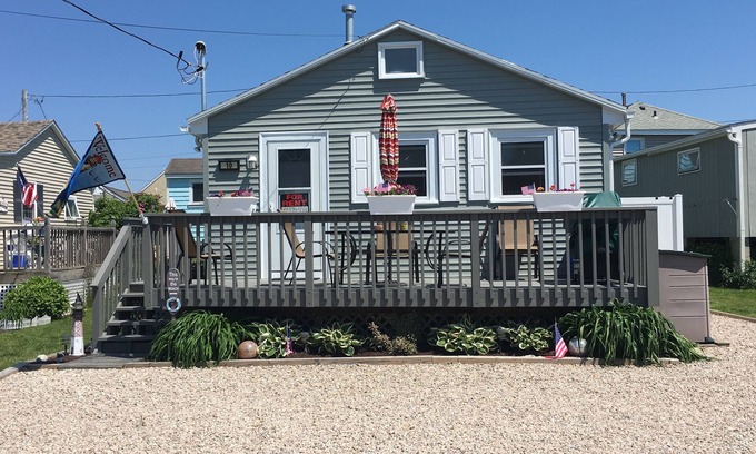 Breakwater Village Cottage | *LOCATION* 2 Min Walk To Private Beach In Breakwater Village/Pt Judith