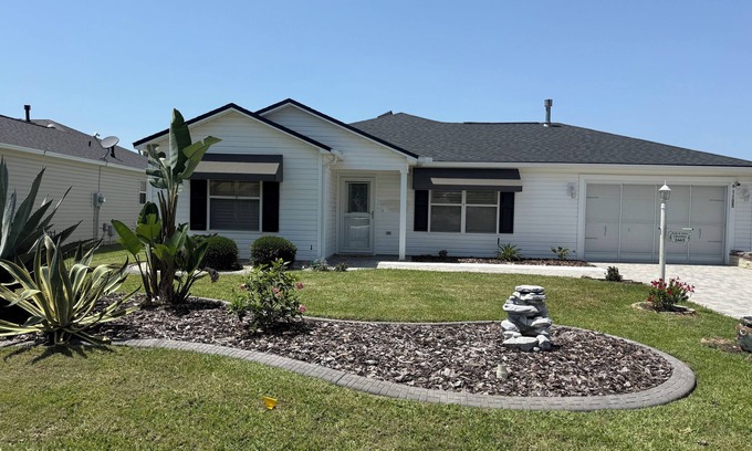 Duval House | LOCATION! 2B2B House, The Villages, FL. Sleeps 6. Minutes Sumter & BRWD Squares