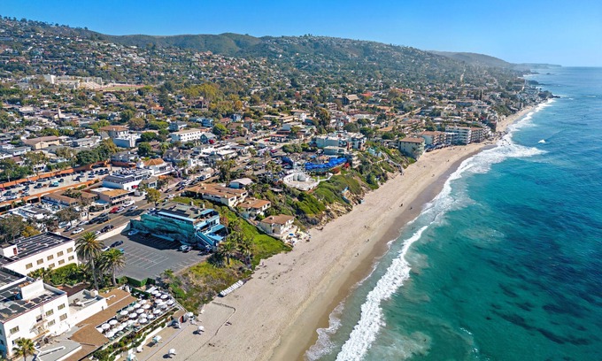 Laguna Beach Villa | Location direct beach access stroll to main beach swim kayak+