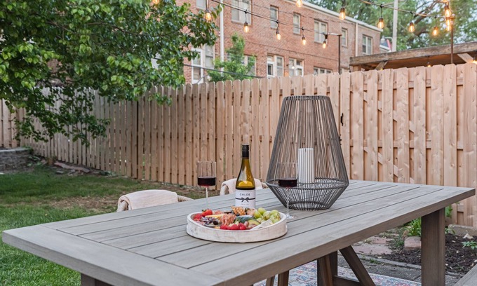 Dundee-Happy Hollow Historic District House | ☕️LOCATION- Walk to ☕️ and dinner in historic Dundee! Very close to UNMC🏥!