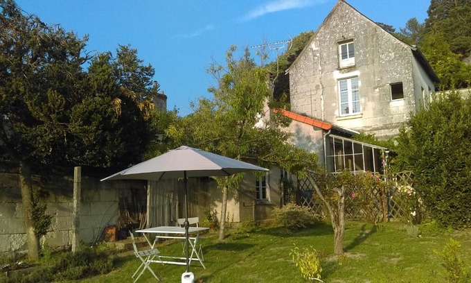 Loches Apartment | Loches : gîte de charme indépendant avec jardin