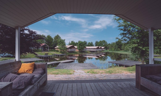 Bant Ski Chalet | Lodge by the Pond With Private Jetty