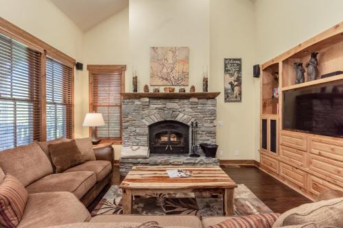 Mammoth Lakes House | Lodges 1132 - 3 bedroom Townhome on Golf Course