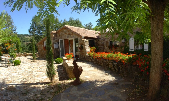 Verrieres Cottage | Lodging and bed and breakfast with pool for 15 people