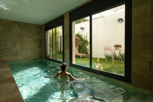Figueres Apartment | Loft con piscina climatizada de agua salada y parking en el centro de Figueres