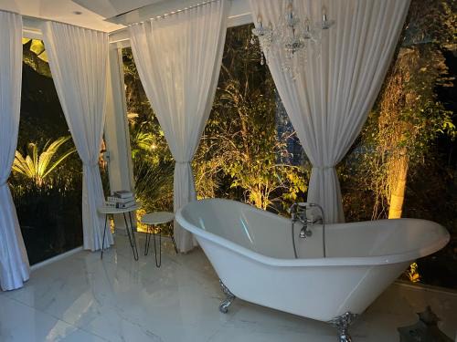 Mairinque Cabin | Loft Vidro Vitoriano em Condomínio Rota do Vinho São Roque