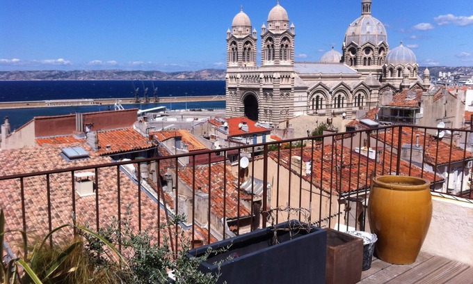 Quartier du Panier Apartment | loft with large terrace overlooking the sea near the MUCEM/Panier district