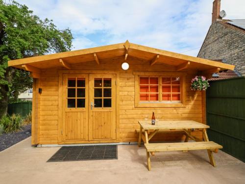 West Pennard House | Log Cabin - Amber Glow