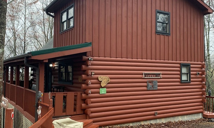 Gatlinburg - Pigeon Forge Cabin | Log cabin getaway near Gatlinburg.