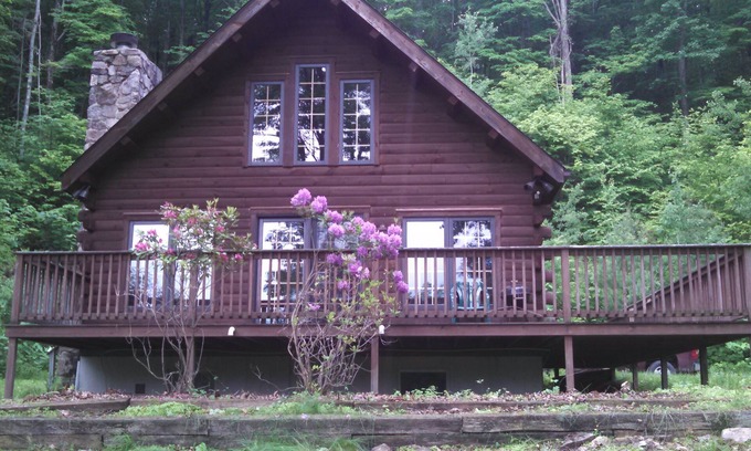 Julian Cabin | Log cabin in quiet setting only 15 miles from Penn State & 2 state parks