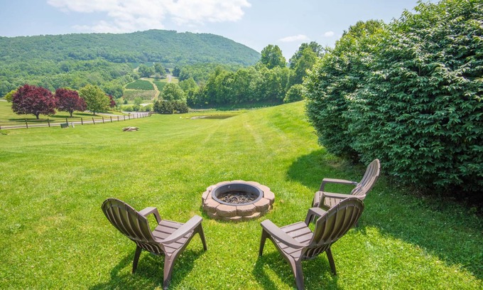 West Jefferson Cabin | Log Cabin in West Jefferson - Fishing Pong + Hot Tub + Fire Pit + Mountain Views