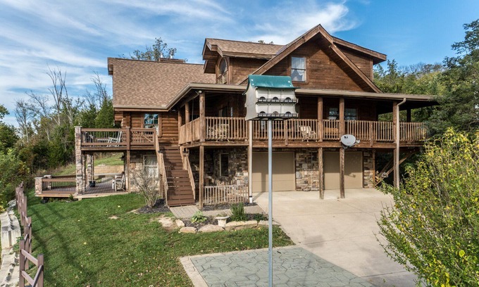 Union Cabin | Log Cabin Lodge Overlooking Ohio River Near Creation Museum & Arc Encounter