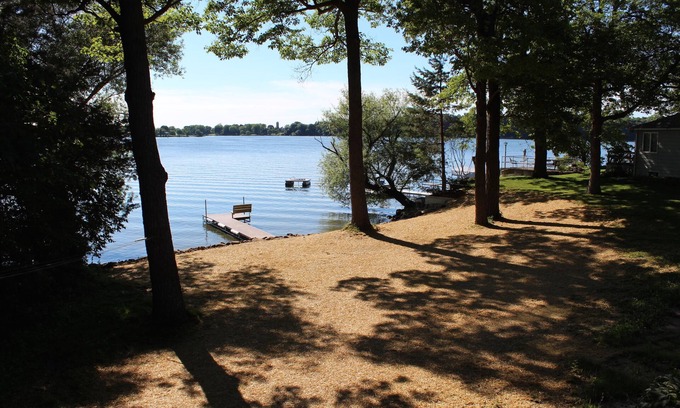 Markesan House | Log Cabin on Great Fishing & Boating Lake