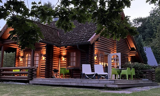 Wiefelstede House | Log cabin with WLAN directly on the lake: "TRAUMHAFTER IDYLLE"