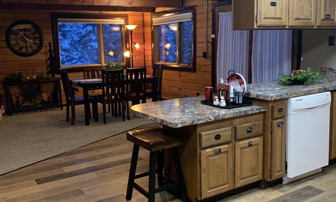 Newport House | Log Home Getaway Surrounded by meadows & Mountains