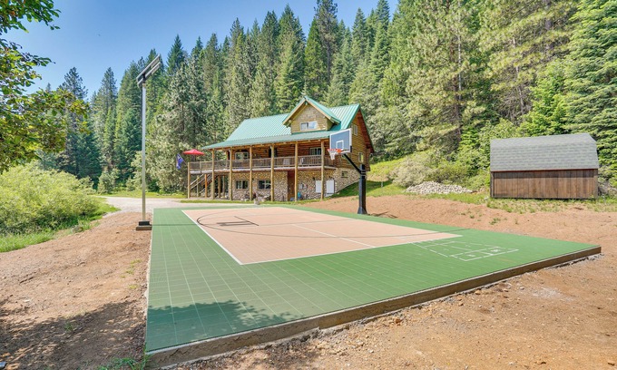 McCloud House | Log Home on 60 Private Acres By Mt Shasta Ski Park